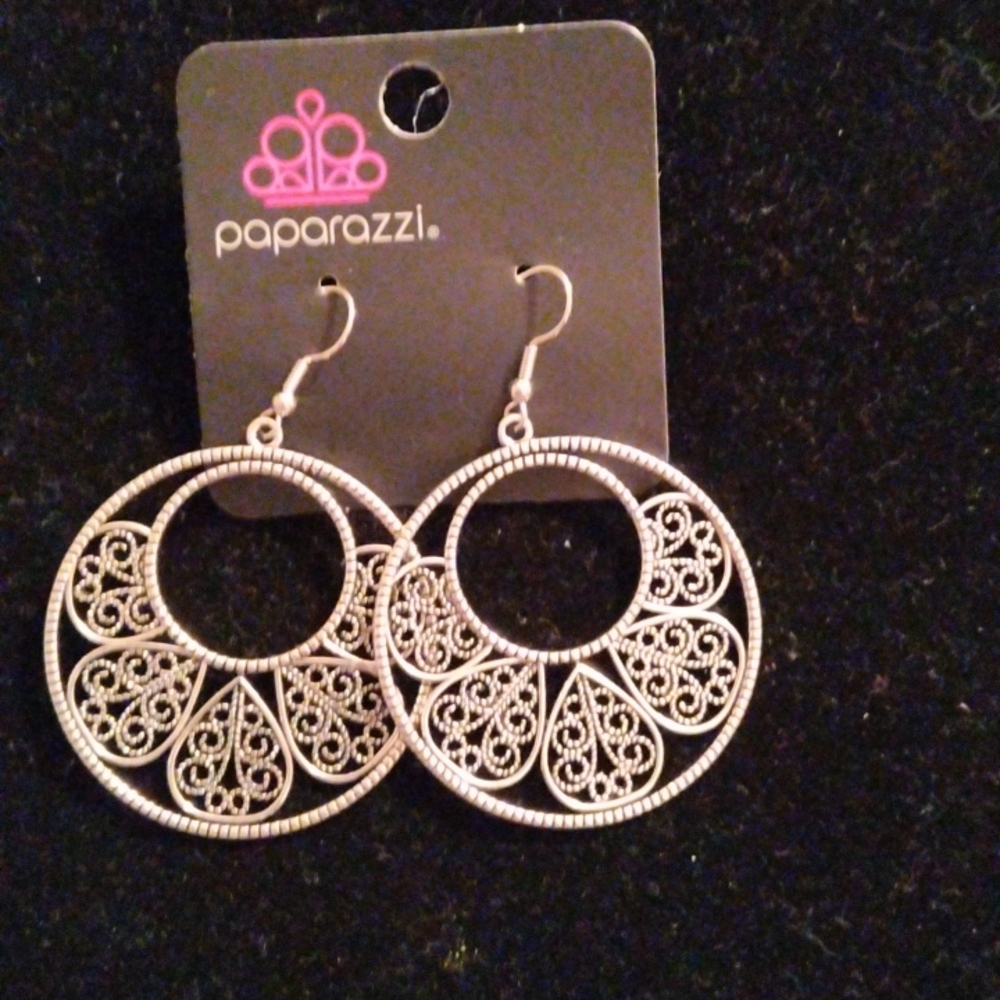 Earrings - Picture 4 of 4